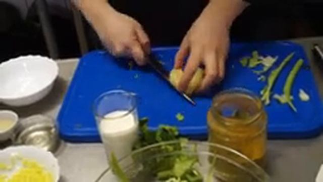 Salata exotica cu ananas - pranzuldincaserola.ro смотреть онлайн