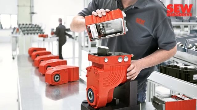 Beverage can turner | Trans-Tech Hysek | SEW-EURODRIVE смотреть онлайн