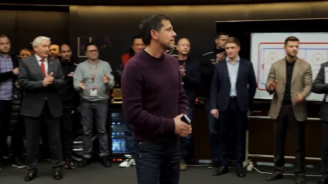 ВОСЕМЬ ПОБЕД ПОДРЯД | Александр Крылов об изменениях в «Авангарде» | Раздевалка после «Сочи» | КХЛ смотреть онлайн