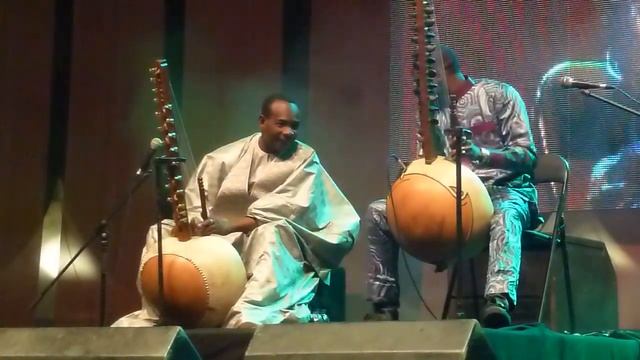 FMM Festival das Musicas do Mundo - Sines 2015 - Toumani Diabaté and son Sidiki смотреть онлайн