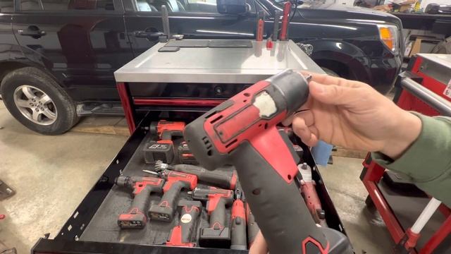 Snap on or Milwaukee battery tools, which is best for you? смотреть онлайн