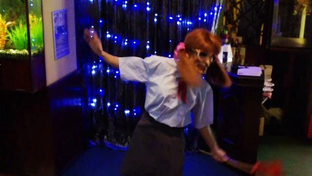 Travesti ShowGirls Krupka - slečna La Toya jako kubánská pionýrka :-) смотреть онлайн