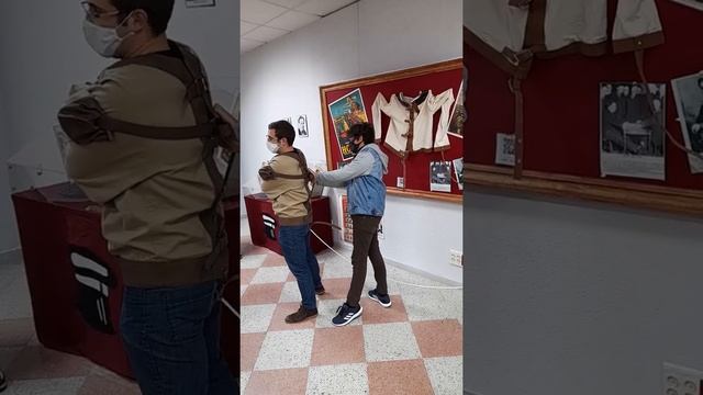 truco de la camisa de fuerza con el mago Luis смотреть онлайн