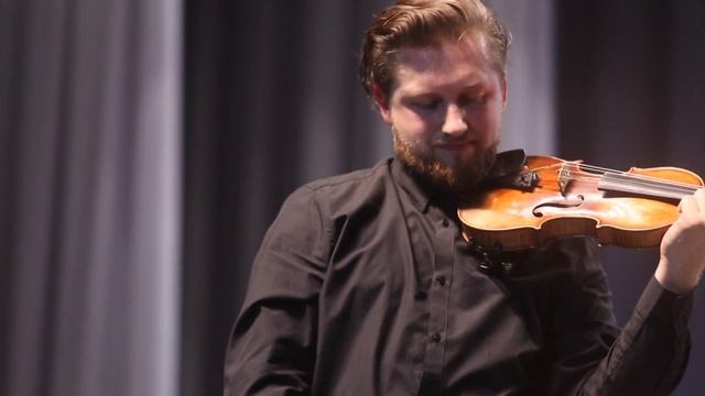 Солист Павел Милюков (скрипка) смотреть онлайн