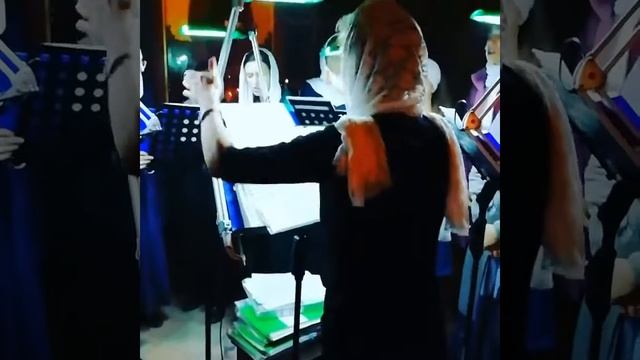 Камерный женский хор поет за богослужением смотреть онлайн