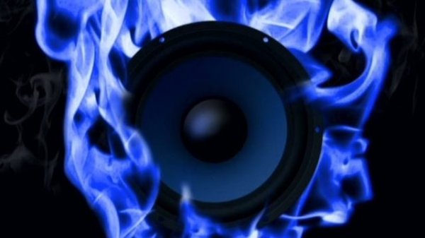 Басс в машину Басс который слушает Лëша Джей, Литвин, и другие