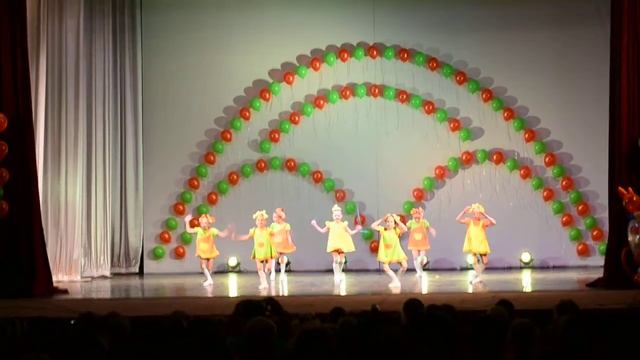 Оранжевый кот. Отчетный концерт 10.06.2018. Во дворе смотреть онлайн