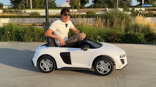 Детский электромобиль AUDI R8. Большой и мощный! смотреть онлайн