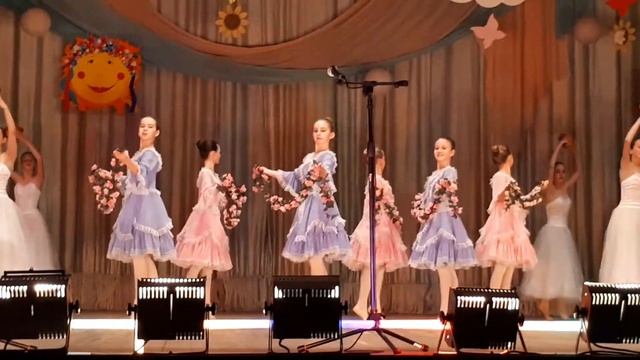 Дивертисмент. Приглашение к танцу. 2017 смотреть онлайн