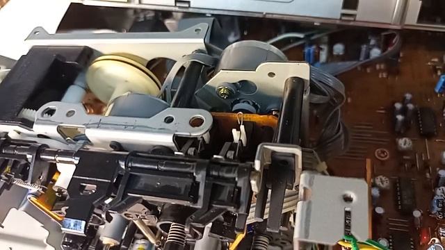 Кассетная дека Pioneer T-07S (часть 2 - профилактика) смотреть онлайн