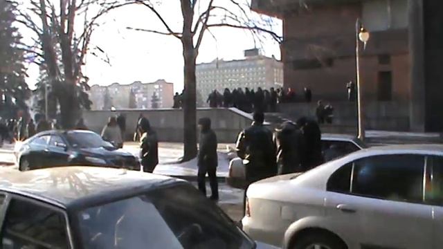 Провокаторы, управляемые из БМВ, бросают петарды смотреть онлайн