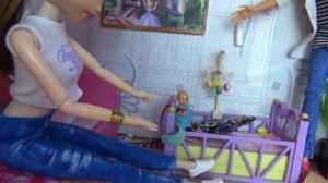 ПРИВИВКИ ДЛЯ ВЕСЕЛОЙ СЕМЕЙКИ! Катя и Макс у доктора. Сборник смешных серий мультики с куклами Барби