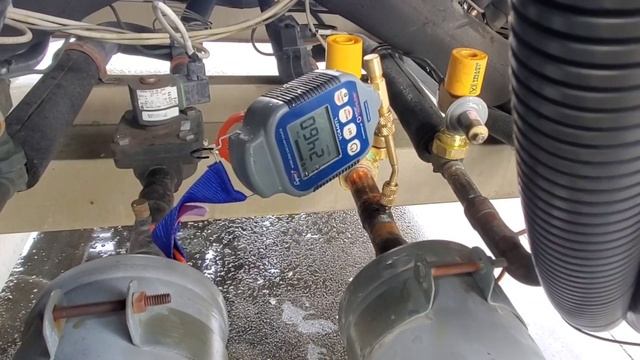 How To Pull A Vacuum On A Commercial Chiller: A Race To 500 Microns смотреть онлайн