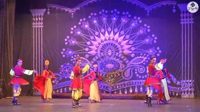 Красивый уйгурский танец Ensemble DOLAN Olkemde BAHAR смотреть онлайн