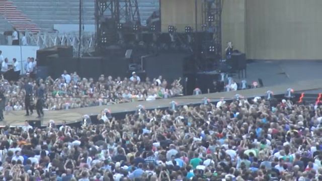 Olly Murs - Let's Groove Tonight / September / Boogie Wonderland MEDLEY (11/8/13 - Stuttgart) смотреть онлайн