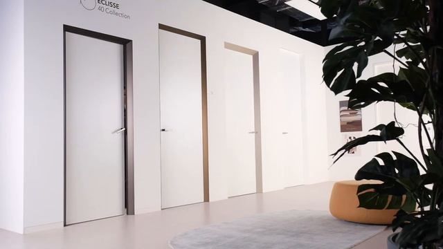 Splayed door frame: sculptural on one side, flush to the wall on the other - ECLISSE 40 Collection смотреть онлайн