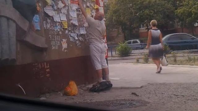 расклейщик афиш смотреть онлайн