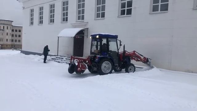 Обзор на трактора LOVOL TE 354 для «Центрального парка культуры и отдыха» и парка «Добросельский» . смотреть онлайн