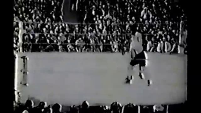 Tommy Gibbons gives Jack Bloomfield a boxing lesson, 1924 смотреть онлайн