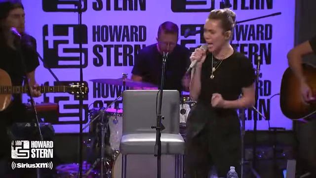 Miley Cyrus - Wrecking Ball- on the Stern Show (2017) смотреть онлайн
