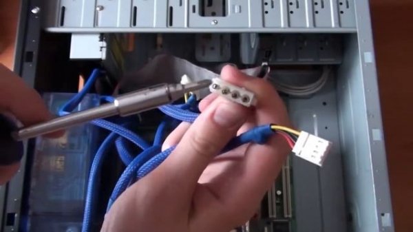 Подключаем питание