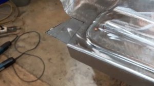 КУЗОВНОЙ РЕМОНТ. ВЫГИБАЕМ ПОДКРЫЛЬНИК.ГНЕМ ЖЕЛЕЗО. KIA K3000.