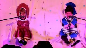 "Ой Вань, гляди какие клоуны..."