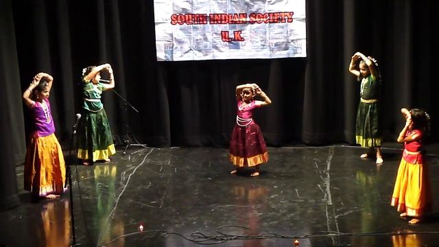 Harshiini Group Dance смотреть онлайн