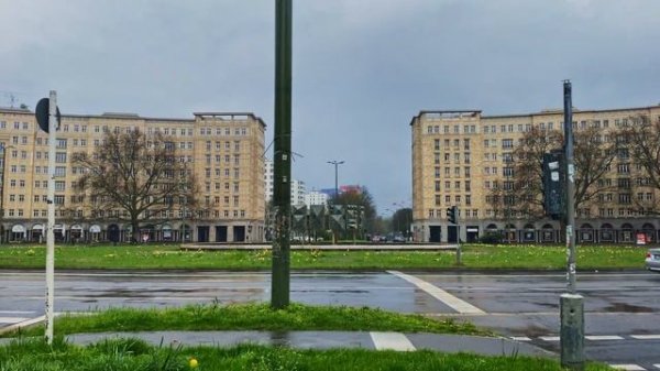 Berlin, GERMANY, Friedrichshain, Rainy Walk. 🇩🇪 Legacy of the COMMUNIST regime. 🇩🇪🌧️☀️