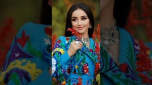 Нозияи Кароматулло 2022 Биография