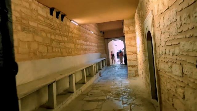 Гуляем с турецким другом в Гареме (Топкапы)! | Дворец Топкапы и Гарем | Harem'i gezdik! смотреть онлайн