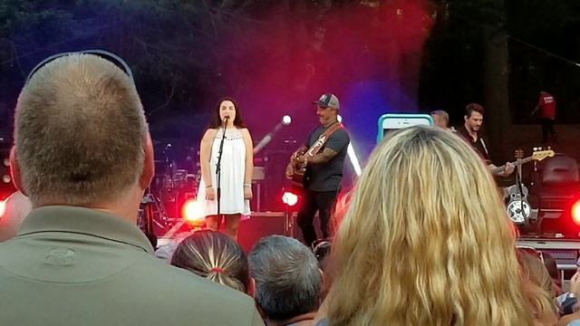 Aaron Lewis WITH Zoe Jane LIVE- Travelin Soldier смотреть онлайн