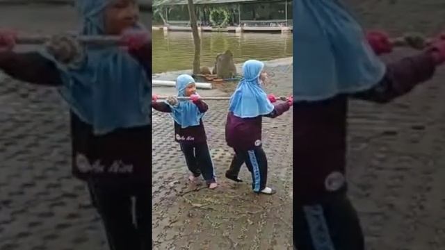 Lomba Tarik tambang anak TK смотреть онлайн