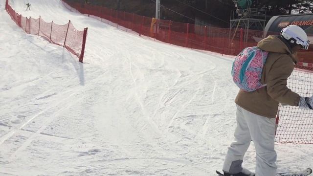 Skiing is so much FUN! Jisan Forest Resort! смотреть онлайн