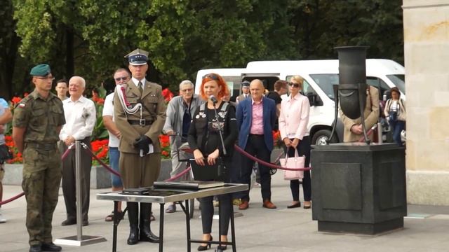 "Żeby Polska była Polską" - Jan Pietrzak śpiewa z uczestnikami Rajdu Katyńskiego смотреть онлайн