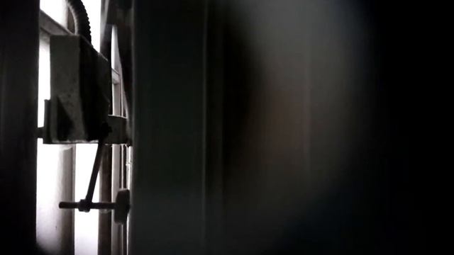 210) Этажный переключатель и противовес в приставной шахте лифта. 2019 г. смотреть онлайн