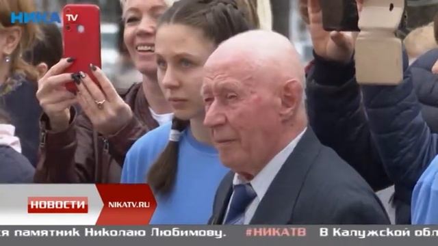 В Калуге станцевали Вальс Победы смотреть онлайн