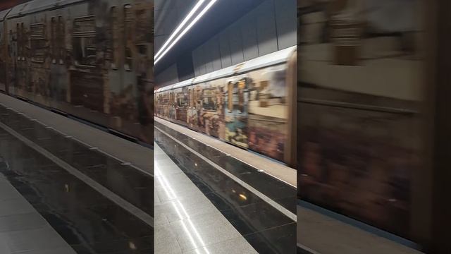 Отправление метропоезда ОКА "Музей Победы" со станции метро Минская смотреть онлайн
