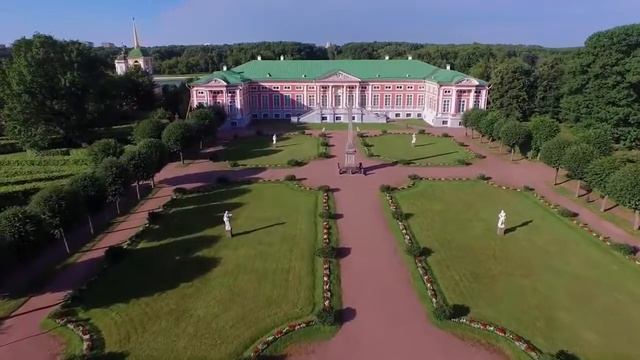 Полет на квадрокоптере над усадьбой Кусково 2017 смотреть онлайн