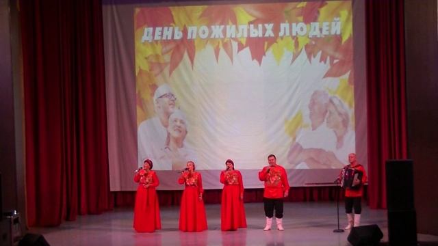 Народный ансамбль "Аюшка" - "Старый клён" смотреть онлайн