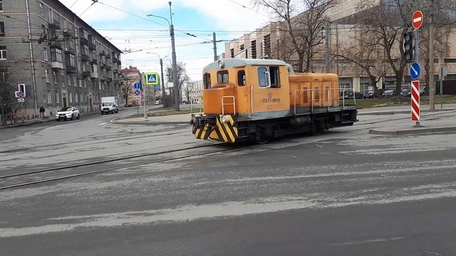 Работа Движение Тепловозом между Заводами через Улицу в Питере смотреть онлайн