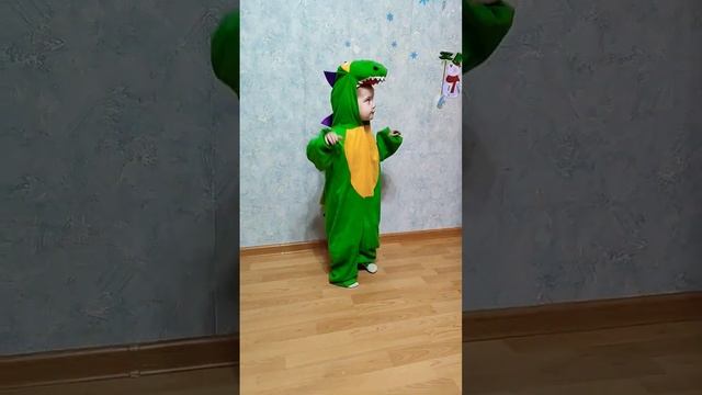 мини динозаврик)) #рекомендации#танцы#динозавры#2023#shorts смотреть онлайн