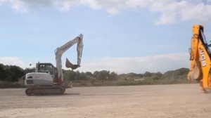 Экскаватор-погрузчик JCB против мини-экскаватора!