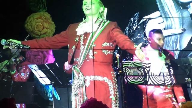 ROCIO BANQUELLS EN CASINO LIFE - PALOMA NEGRA - 2018 смотреть онлайн