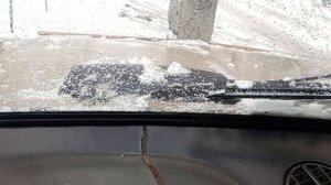 Дворники работают рывками со стуком