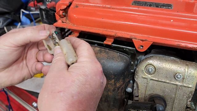 The 12 volt battery charge feature on my Vintage Honda Generators does not work. Let's repair them! смотреть онлайн
