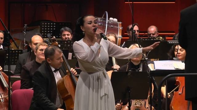 А. Эшпай, Е. Евтушенко «А снег идёт». Исп. Наталья Воскресенская и симфонический оркестр БГФ. смотреть онлайн