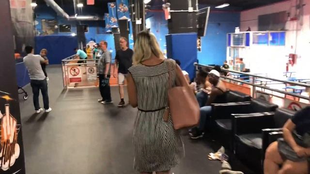 София Моша в спортивно-развлекательном комплексе в Америке смотреть онлайн