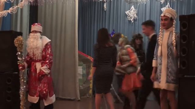 10-11 классы встречают новый год смотреть онлайн