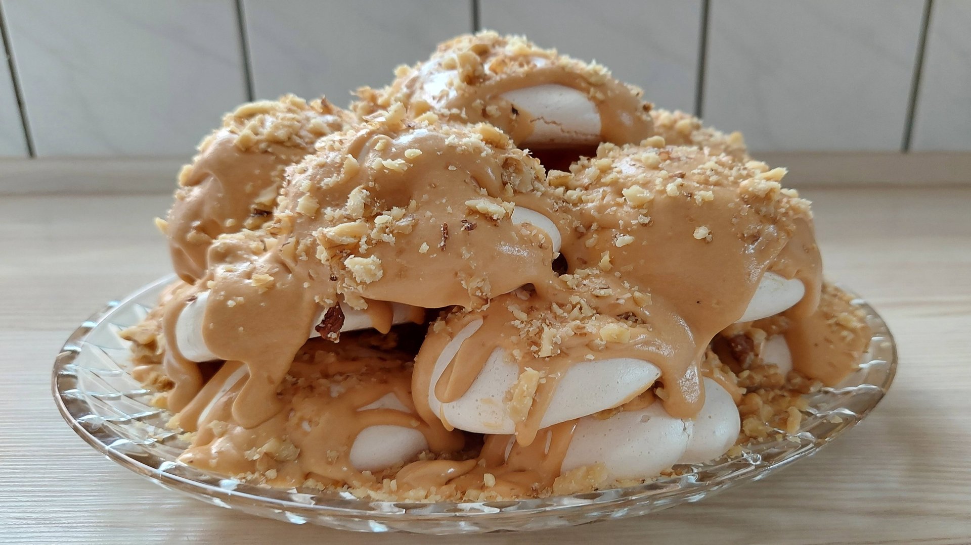 Торт Безе с орехами и сгущенкой. Рецепт торта с безе-очень вкусный! смотреть онлайн